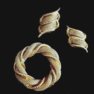 Vintage Gold-Tone Spiral Mesh Brooch & Matching Earrings